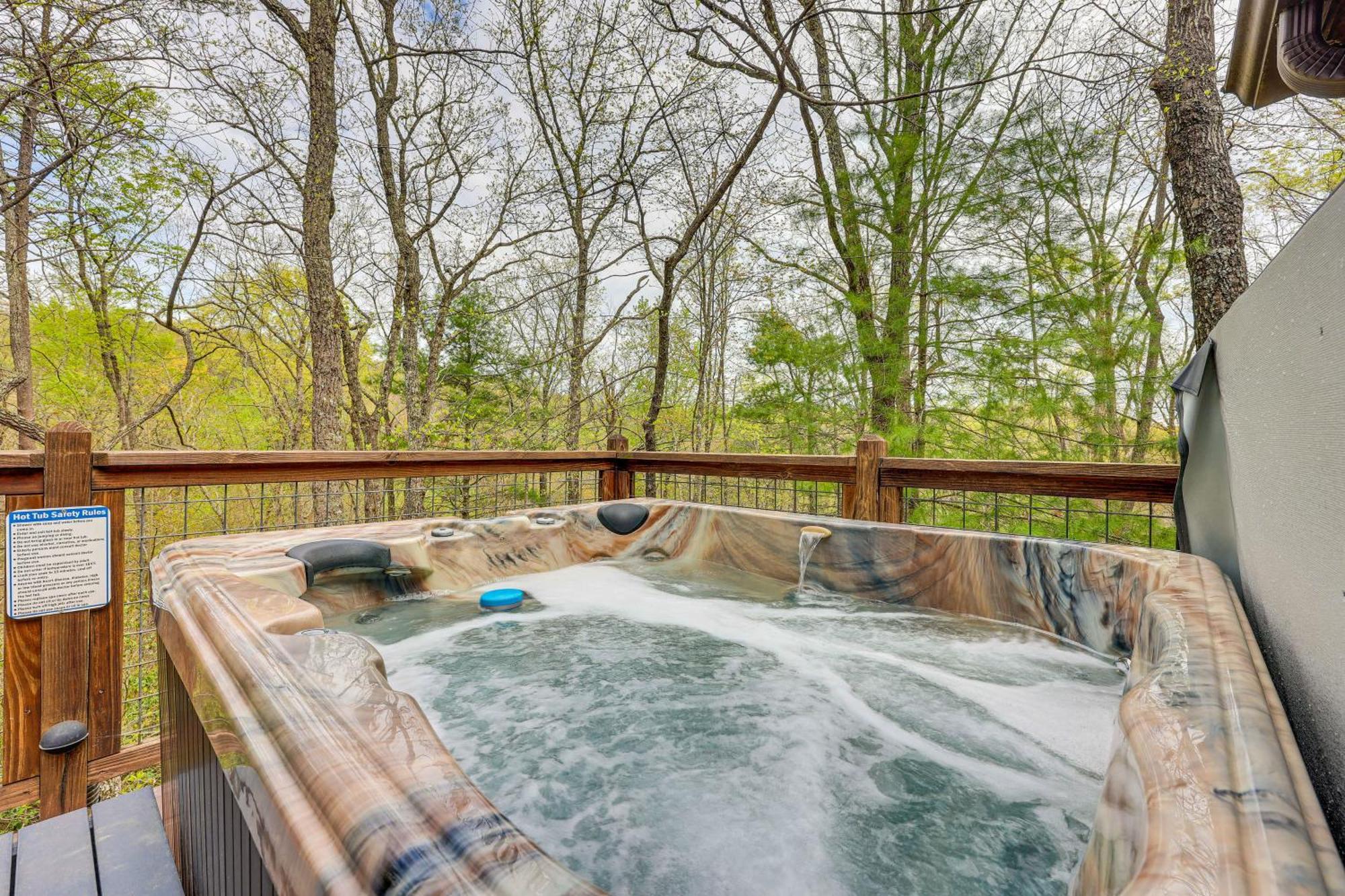 Cozy Cabin In Private Location With Hot Tub And Grill! Blue Ridge Esterno foto